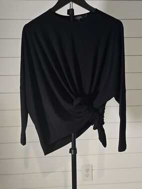 New Aleeza Paris Black Long-Sleeve Knot Front Top